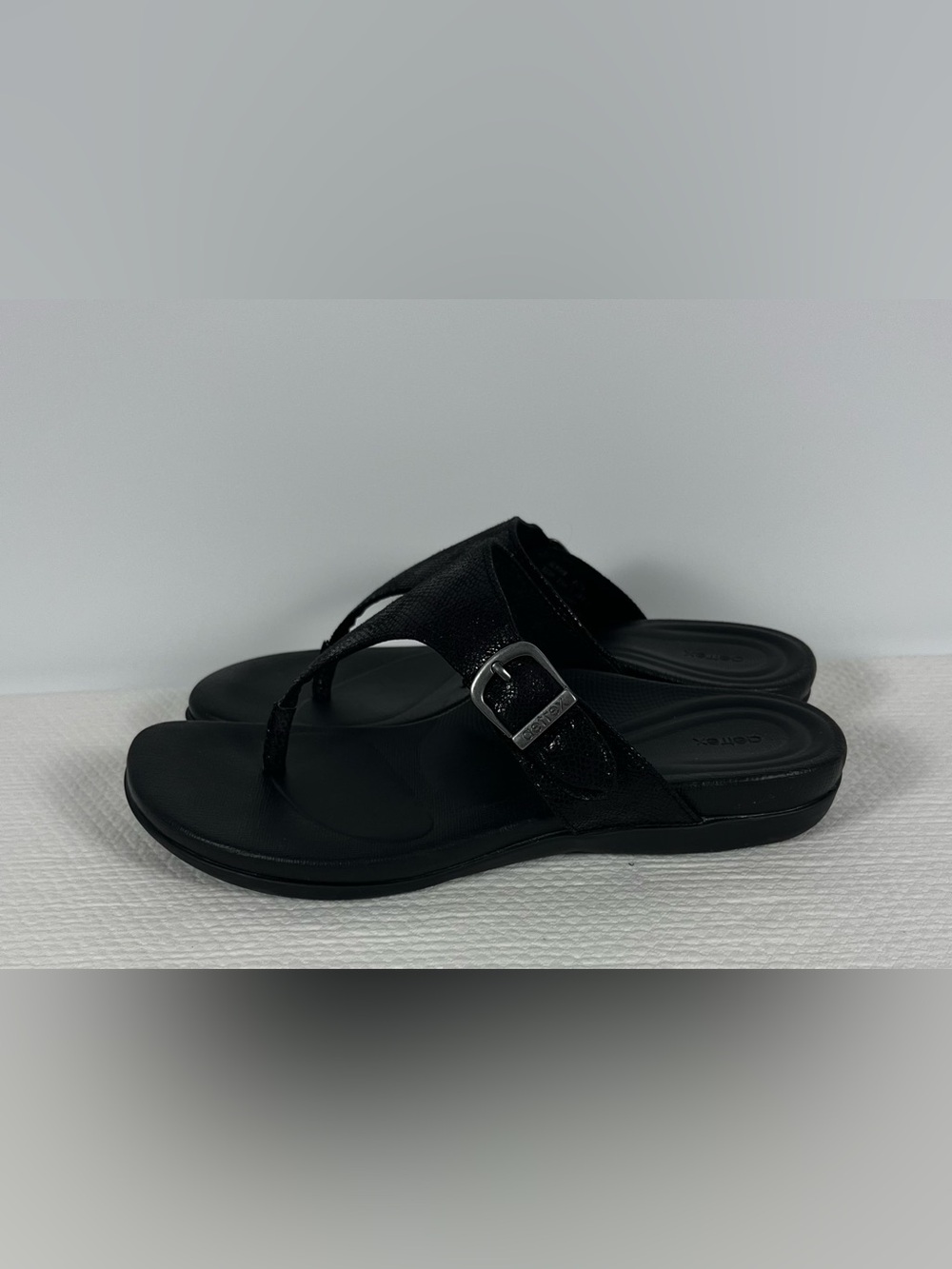 Aetrex Rita Adjustable Thong Sandals in Black Snake Women’s Size 8.5